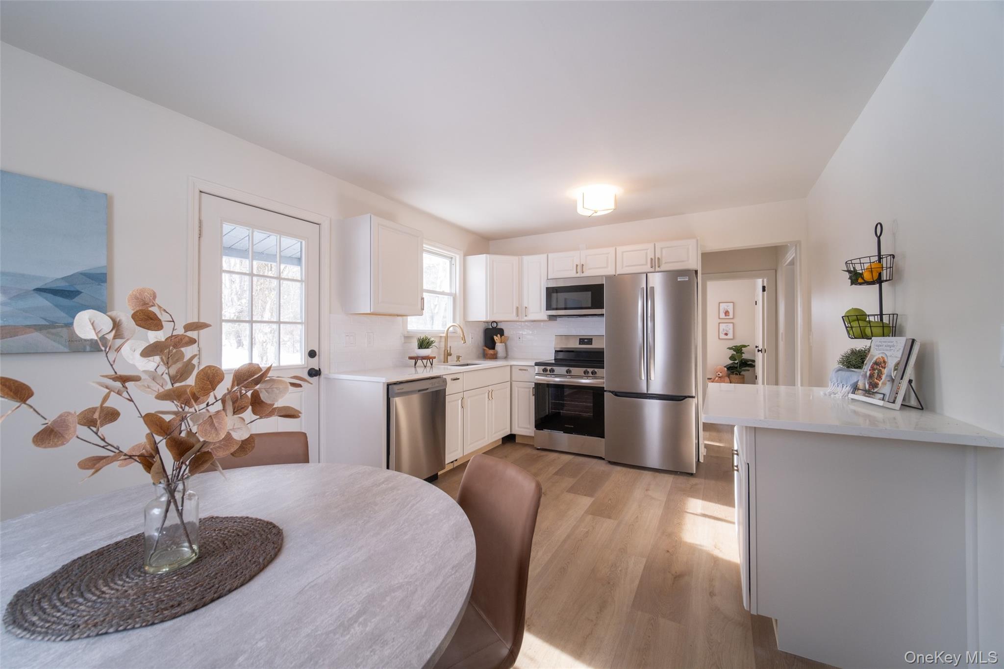 392 Titusville Road Poughkeepsie, NY 12603 - Photo 2 of 4 Living Room