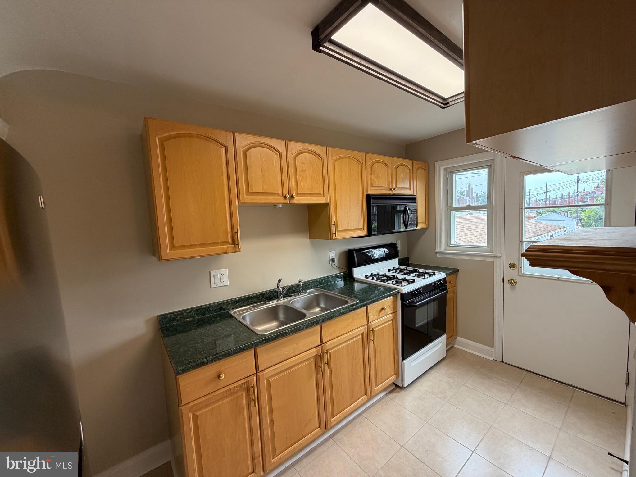 647 Dunwich Way Baltimore, MD 21221 - Photo 6 of 19