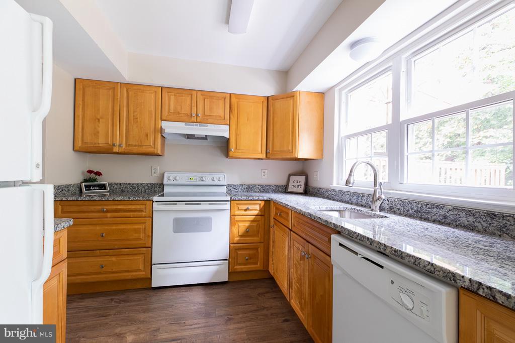 3 Wimbledon Court Silver Spring, MD 20906 - Photo 11 of 30 Kitchen