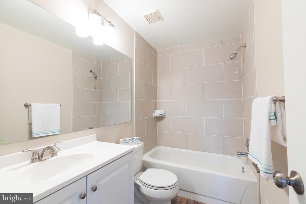 3 Wimbledon Court Silver Spring, MD 20906 - Photo 19 of 30 Bath (Master)