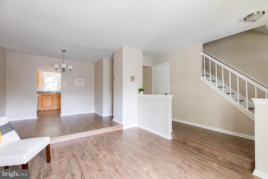3 Wimbledon Court Silver Spring, MD 20906 - Photo 6 of 30 Living Room