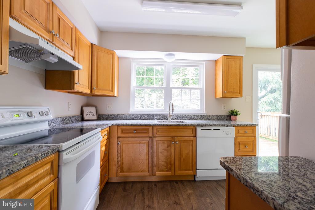 3 Wimbledon Court Silver Spring, MD 20906 - Photo 10 of 30 Kitchen