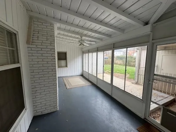 a view of livingroom with furniture