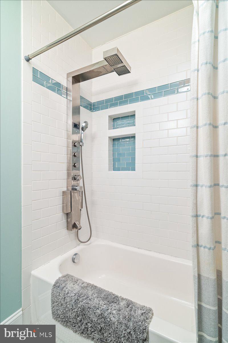 9 East 2nd Street, Unit 1B Frederick, MD 21701 - Photo 15 of 27 Bathroom 2