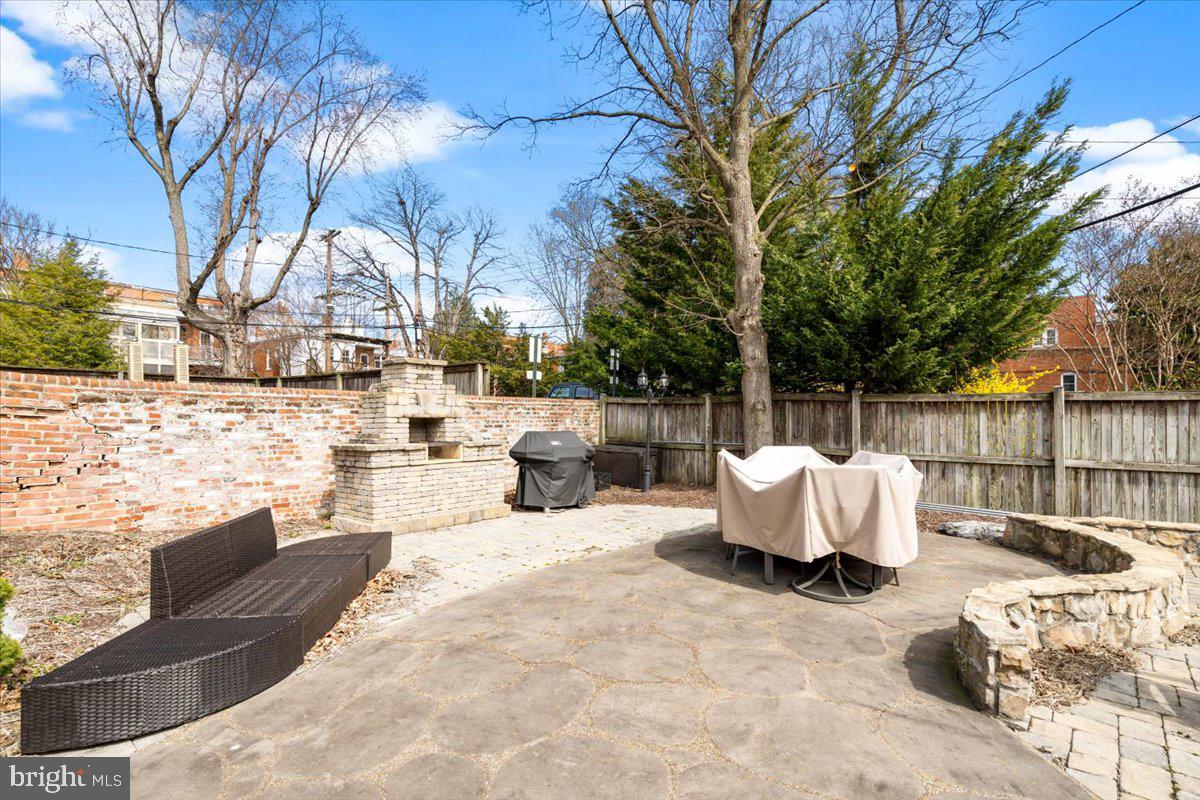 9 East 2nd Street, Unit 1B Frederick, MD 21701 - Photo 21 of 27 Common area patio and grill area