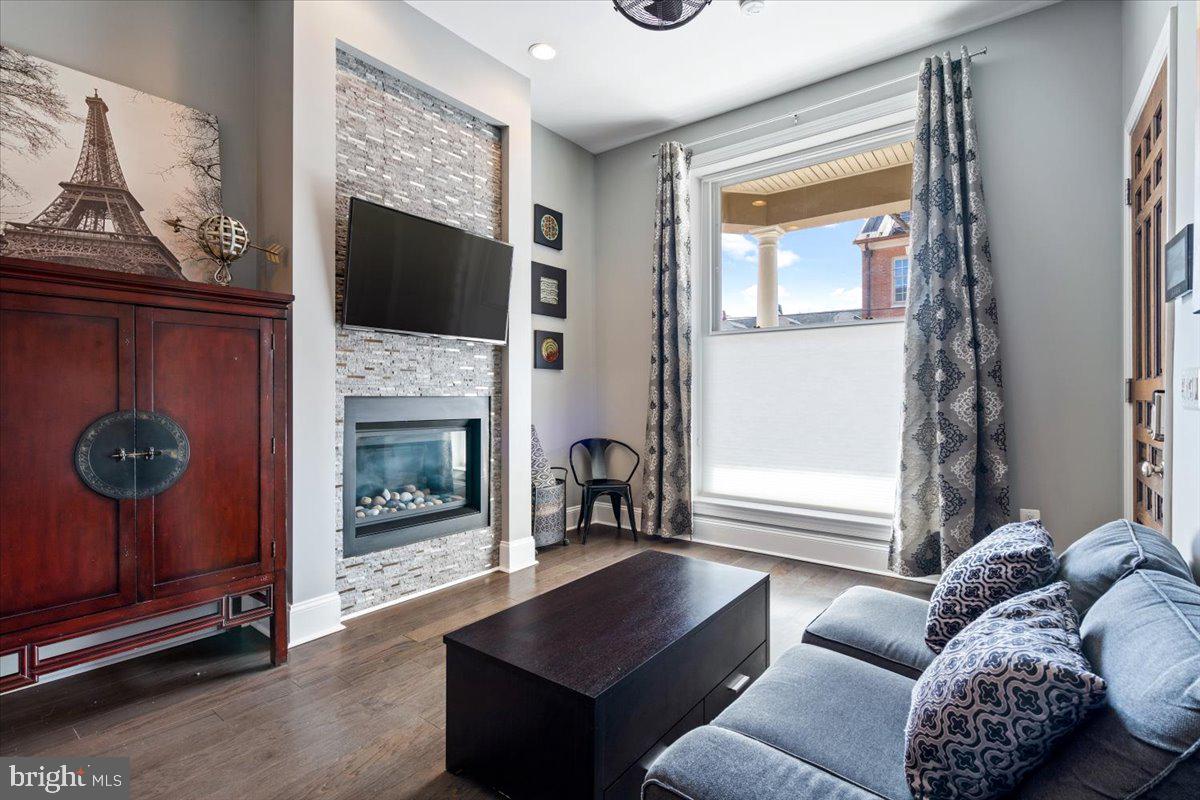 9 East 2nd Street, Unit 1B Frederick, MD 21701 - Photo 5 of 27 Huge picture window for natural light