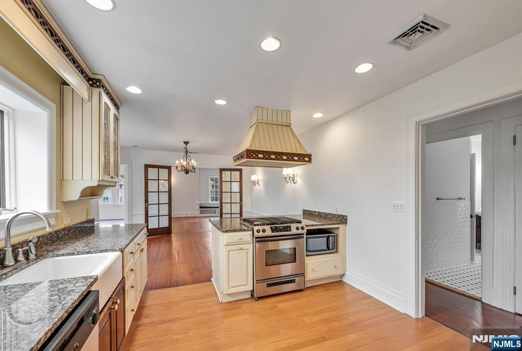 103 North Walnut Street Ridgewood, NJ 07450 - Photo 10 of 20