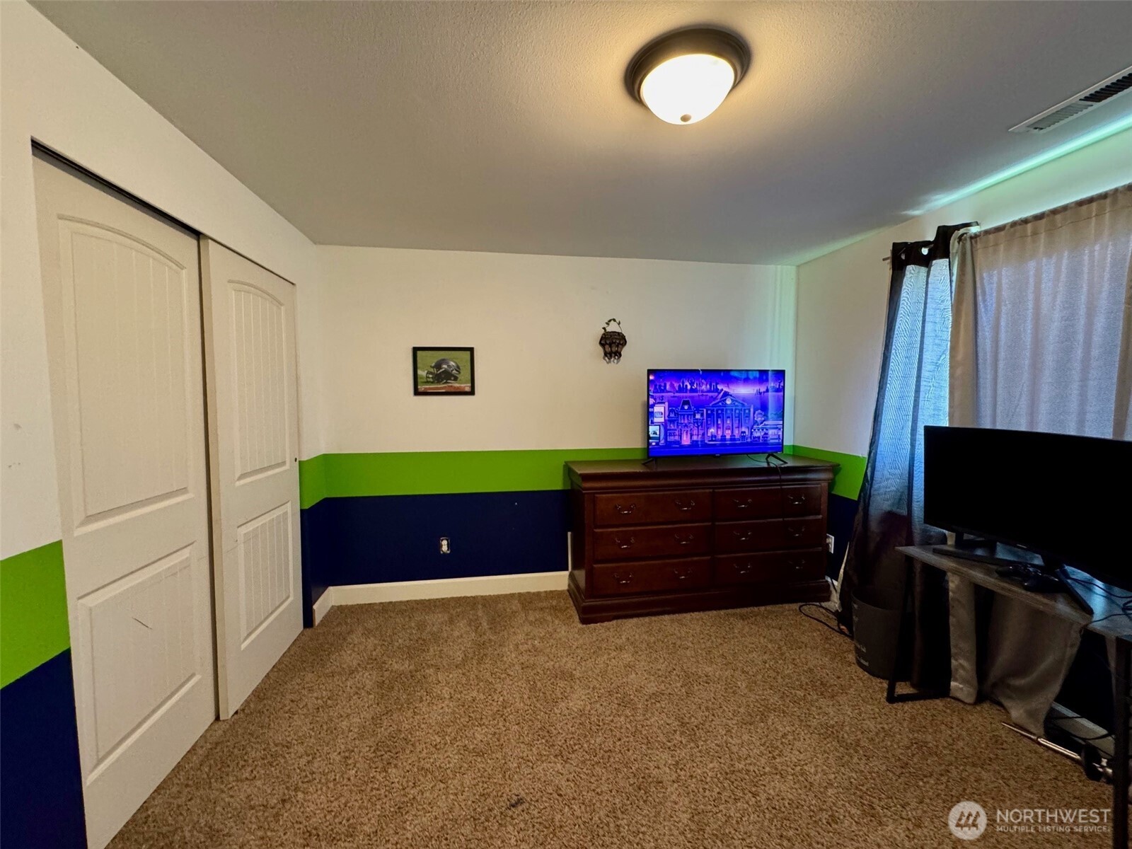 849 South McKinney Road Othello, WA 99344 - Photo 23 of 39 a living room with furniture and a flat screen tv