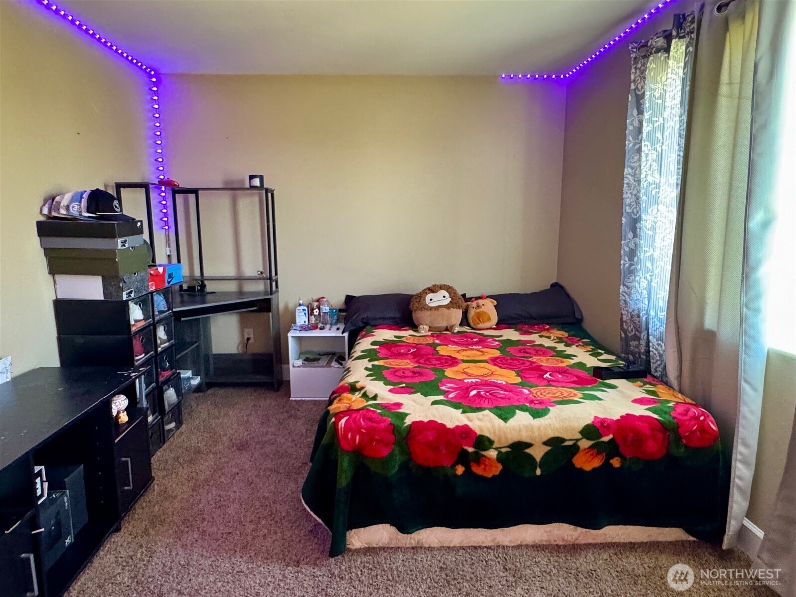 849 South McKinney Road Othello, WA 99344 - Photo 26 of 39 a bedroom with a bed a dresser and a window