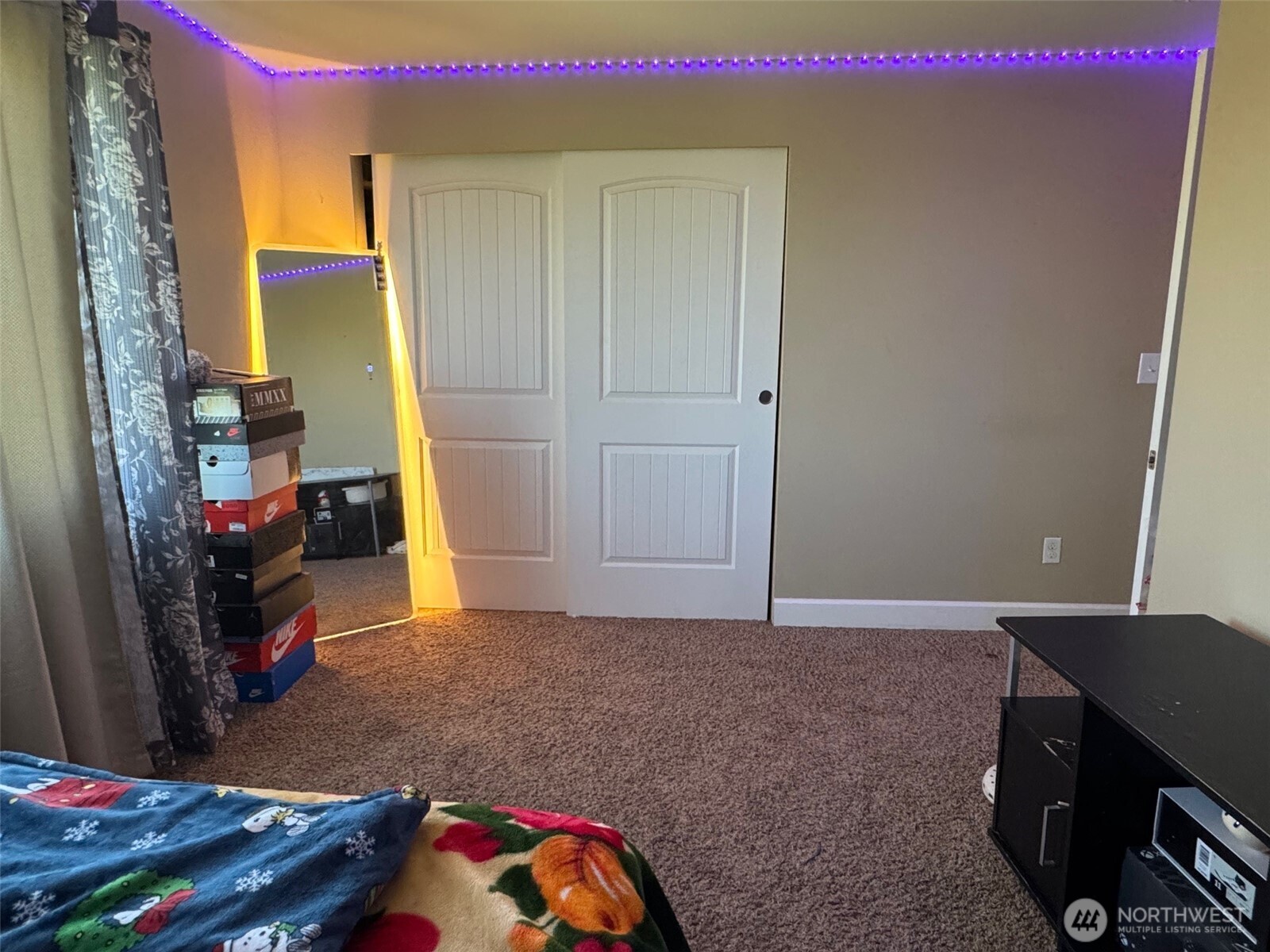 849 South McKinney Road Othello, WA 99344 - Photo 27 of 39 a view of livingroom with furniture and toys