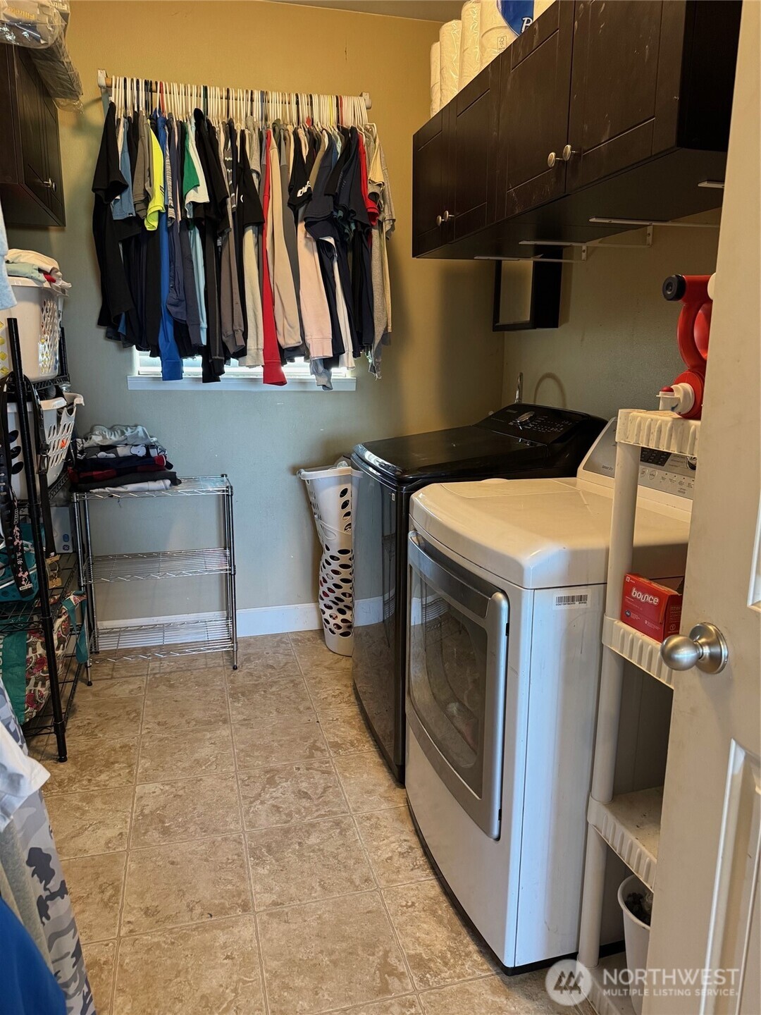849 South McKinney Road Othello, WA 99344 - Photo 28 of 39 a utility room with dryer and washer