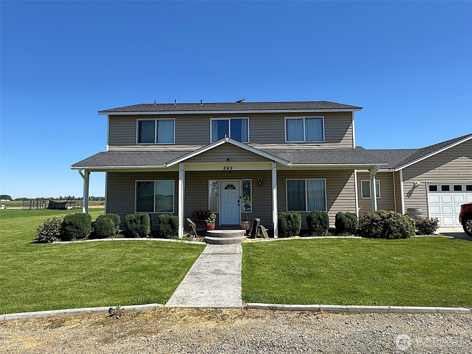 849 South McKinney Road Othello, WA 99344 - Photo 29 of 39 a view of a yard in front view of a house
