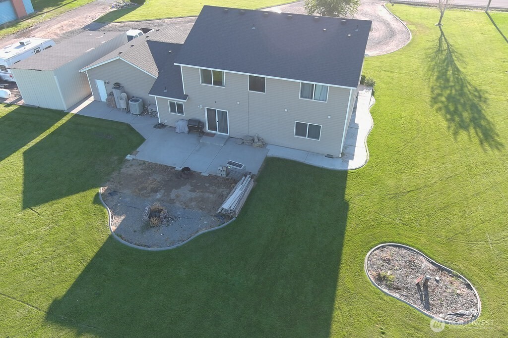 849 South McKinney Road Othello, WA 99344 - Photo 38 of 39 an aerial view of a house with a yard