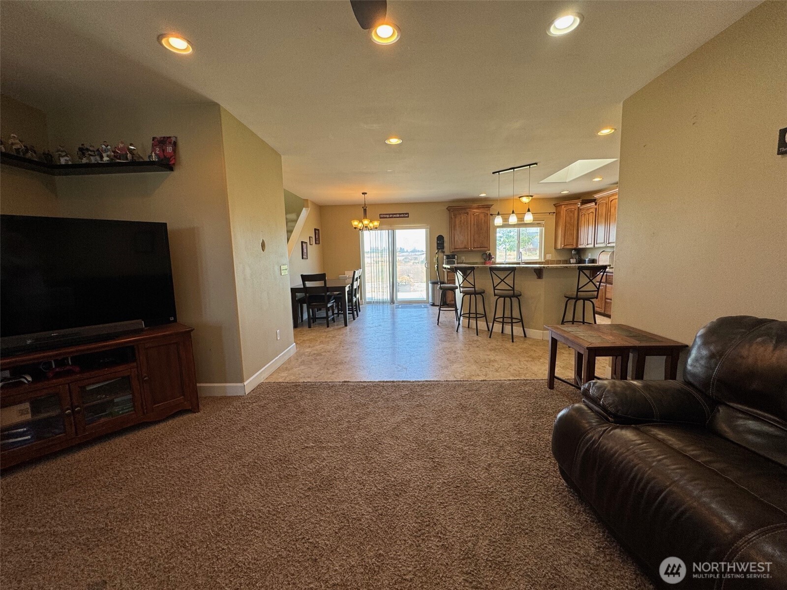 849 South McKinney Road Othello, WA 99344 - Photo 6 of 39 a living room with furniture and a flat screen tv