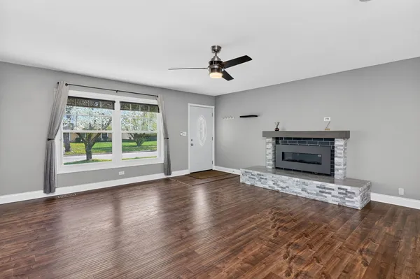 $395,000 | 7662 Northway Drive, Hanover Park, IL 60133