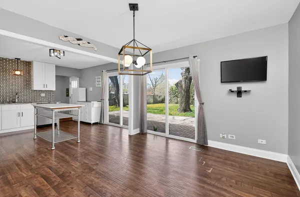 $395,000 | 7662 Northway Drive, Hanover Park, IL 60133