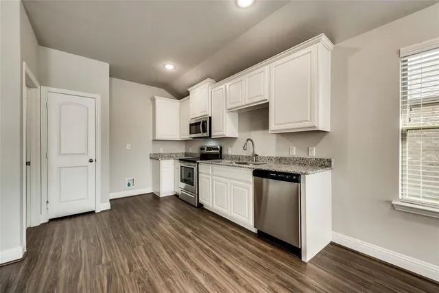 $1,600 | 1427 Warringwood Drive, Greenville, TX 75402