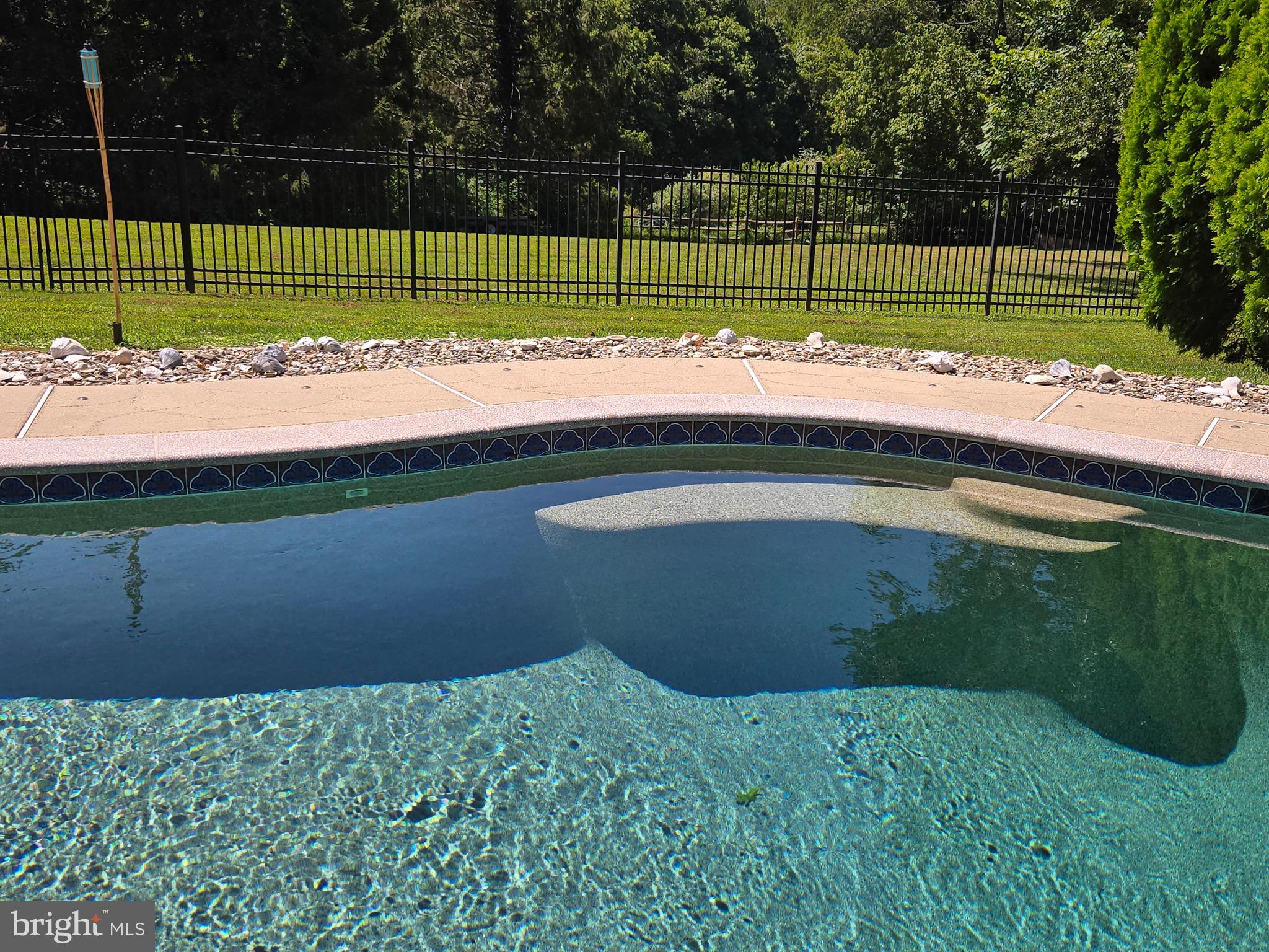 16424 Montecrest Lane Gaithersburg, MD 20878 - Photo 17 of 19 a view of a tennis court