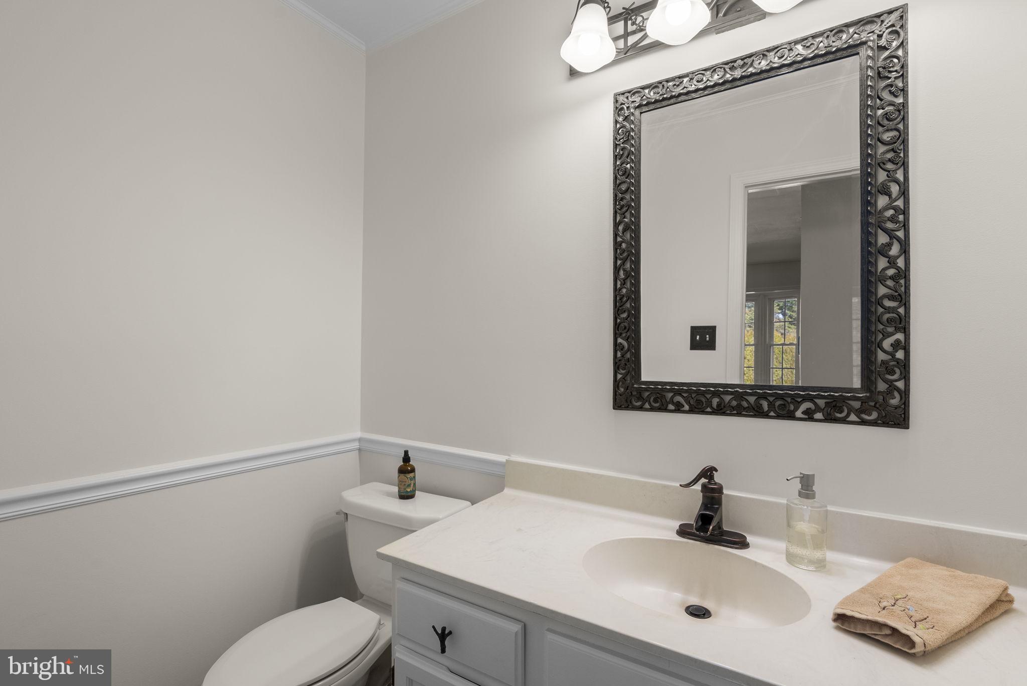 16424 Montecrest Lane Gaithersburg, MD 20878 - Photo 27 of 91 a bathroom with a toilet sink and mirror