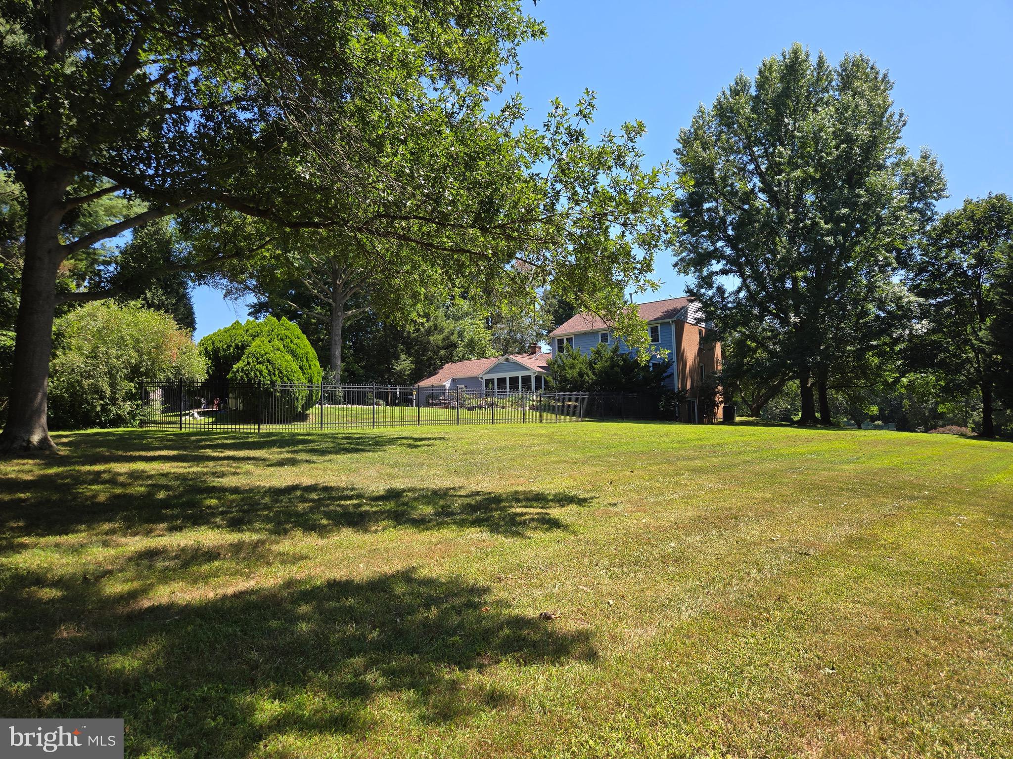 16424 Montecrest Lane Gaithersburg, MD 20878 - Photo 7 of 19 a view of a volley ball court