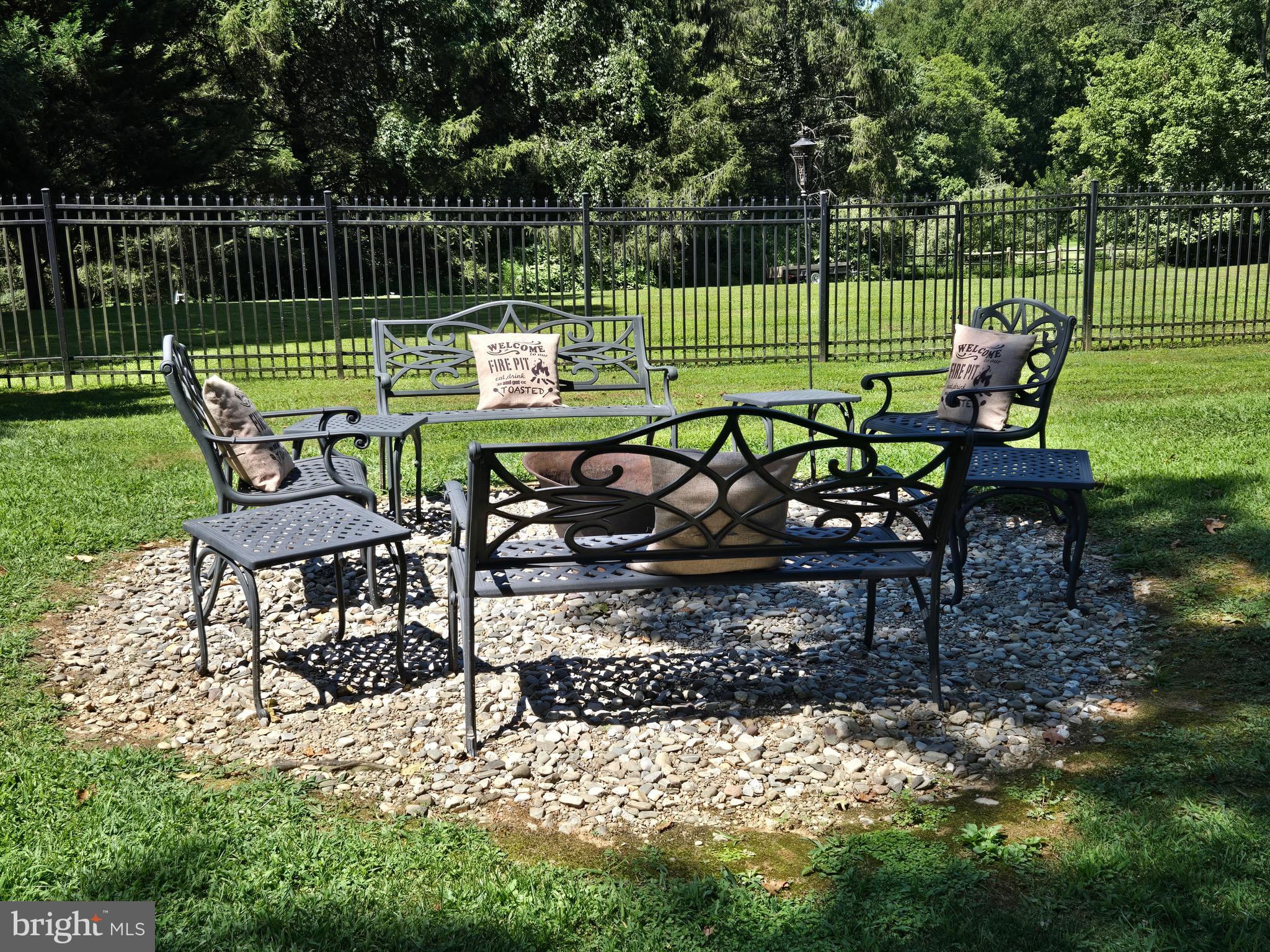 16424 Montecrest Lane Gaithersburg, MD 20878 - Photo 85 of 91 a view of a chair and tables in the back yard