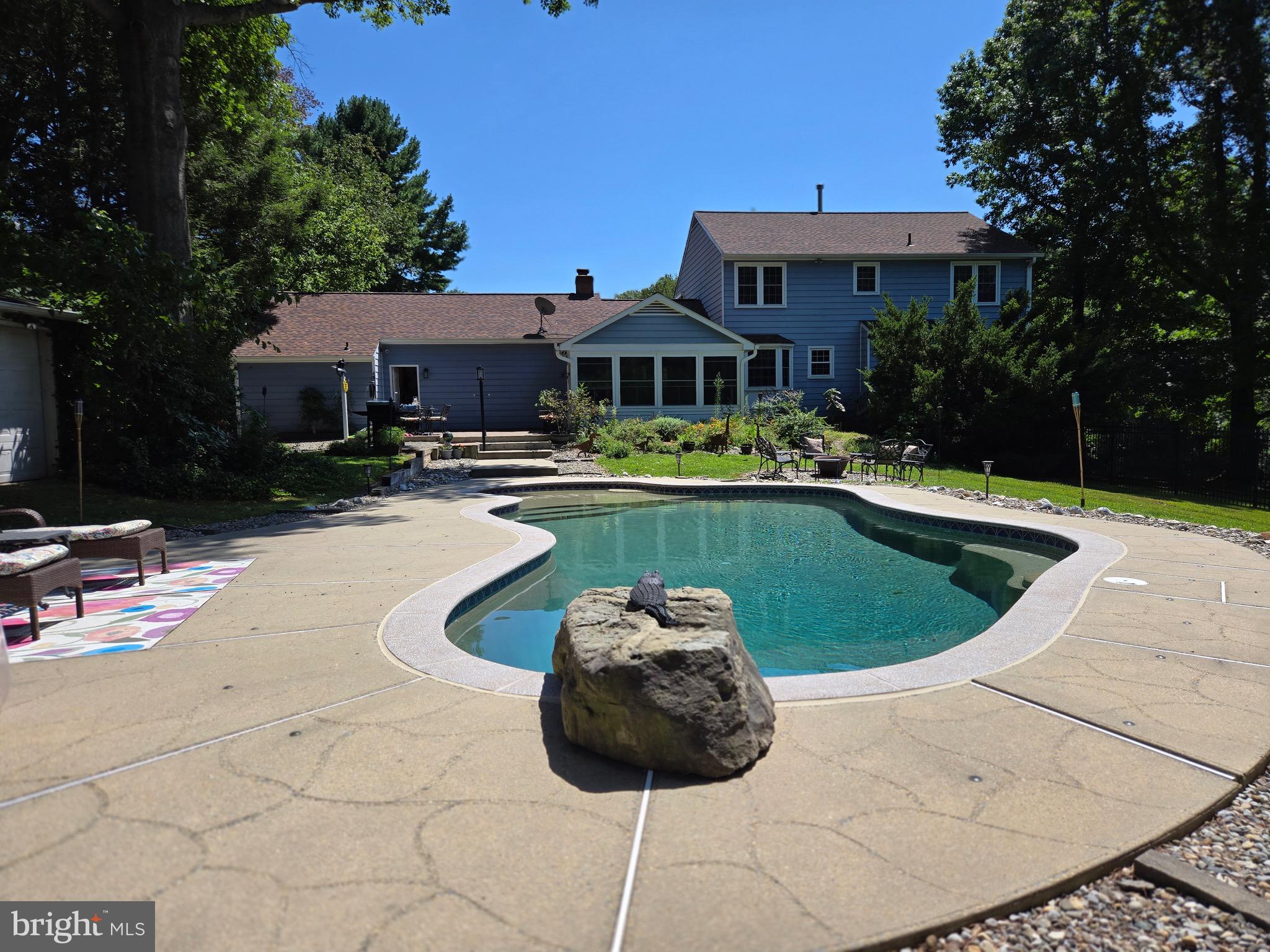 16424 Montecrest Lane Gaithersburg, MD 20878 - Photo 88 of 91 a view of a house with swimming pool and sitting area