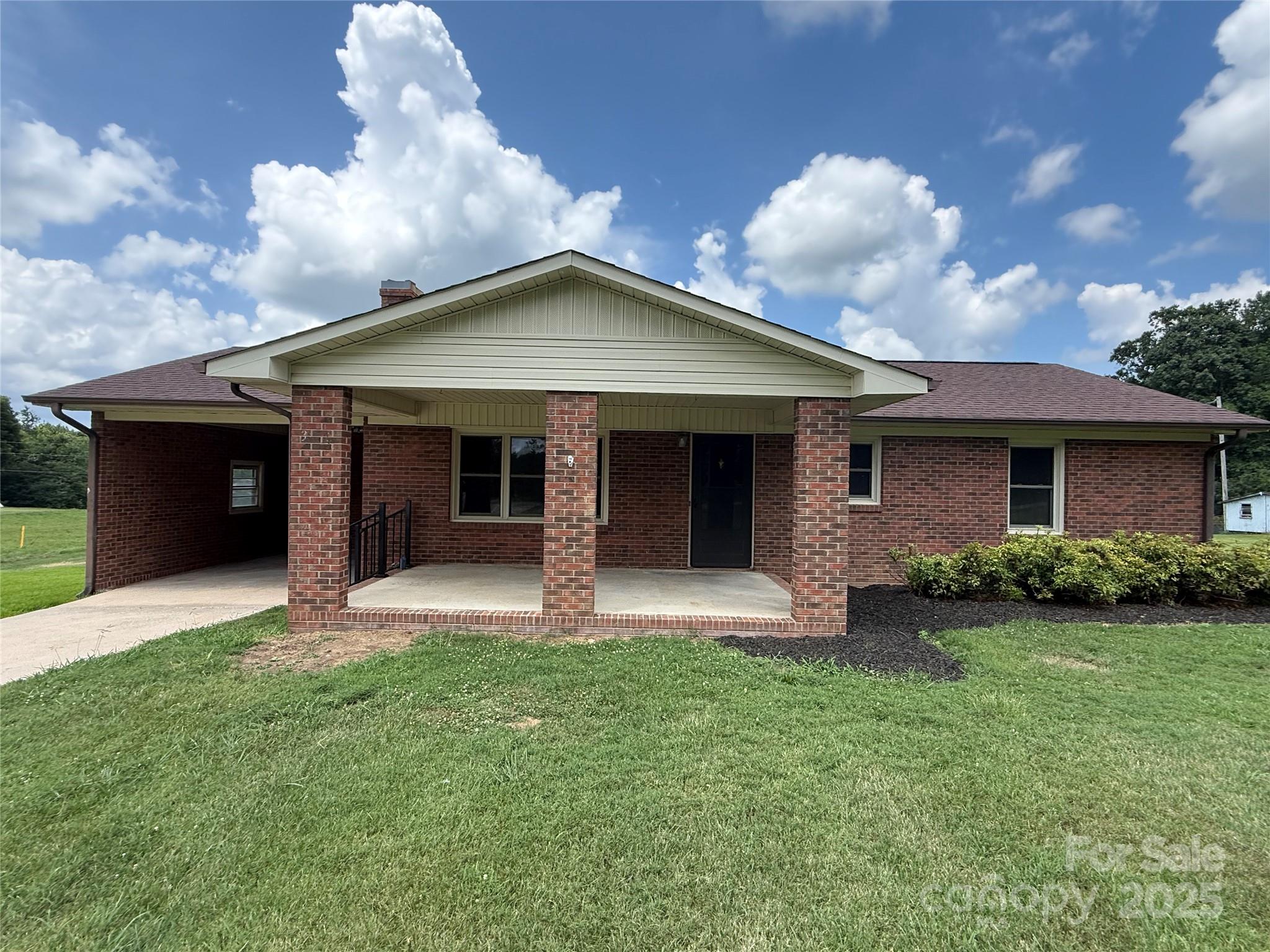 303 Mariposa Road Stanley, NC 28164 - Photo 5 of 21 Gallery Image 5