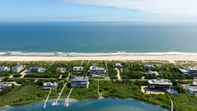 $69,000,000 | 125 Dune Road, Bridgehampton, NY 11932