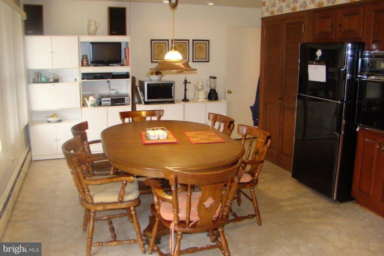 1044 Springvale Road Great Falls, VA 22066 - Photo 5 of 6 Kitchen