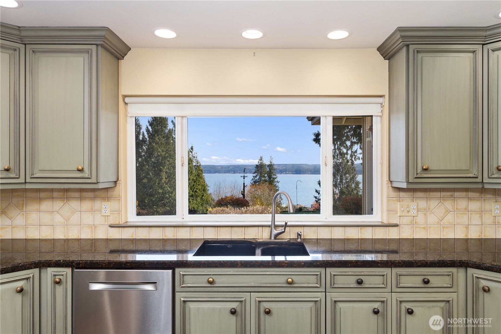 154 Maxview Drive Port Ludlow, WA 98365 - Photo 9 of 39