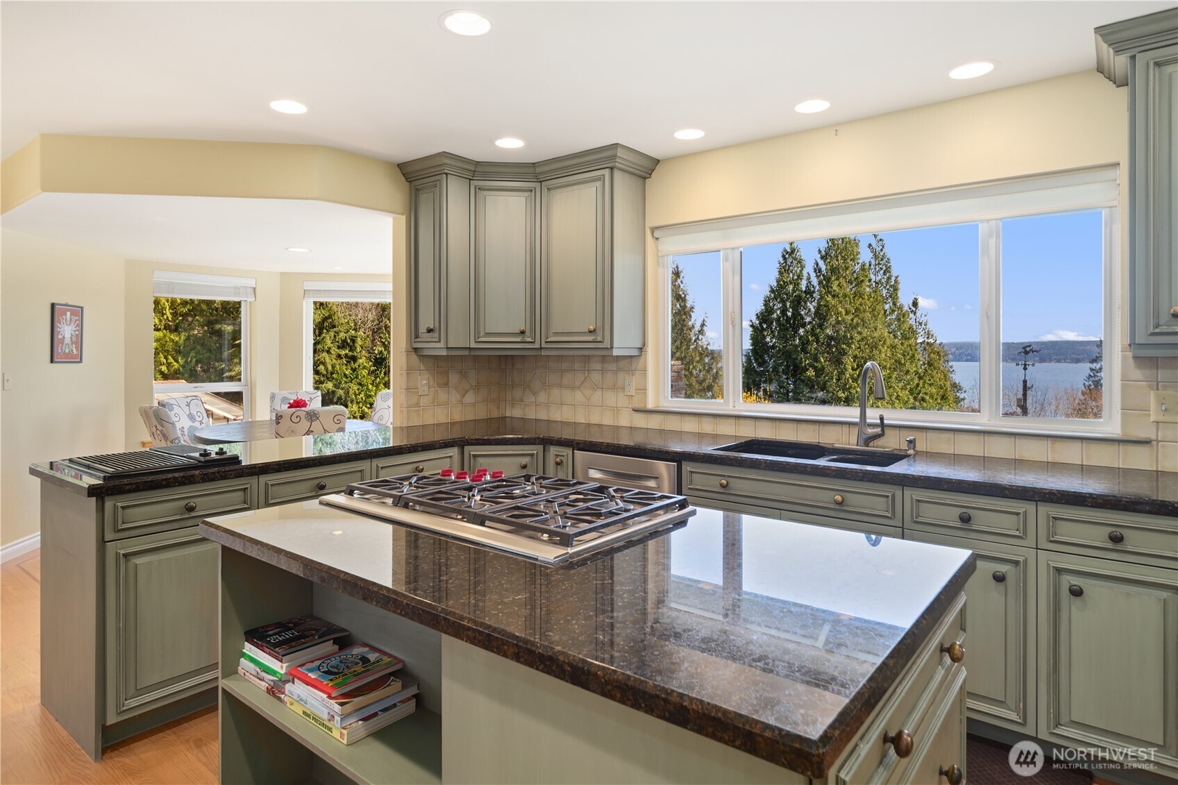 154 Maxview Drive Port Ludlow, WA 98365 - Photo 10 of 39