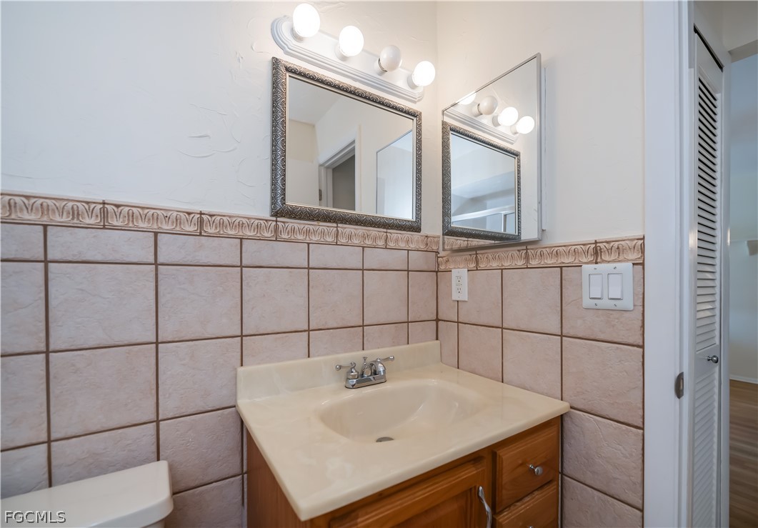 1100 Pondella Road, Unit 514 Cape Coral, FL 33909 - Photo 25 of 34 a bathroom with a sink and a mirror