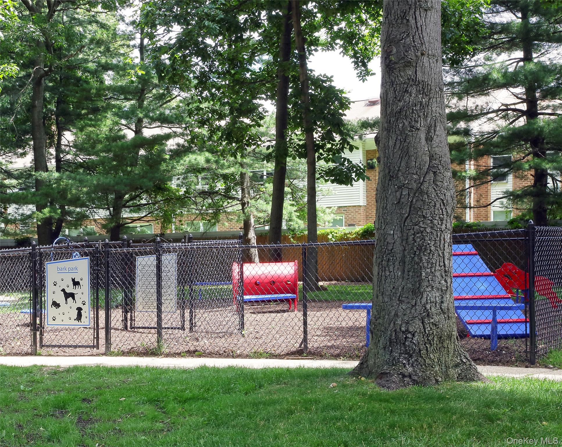 7 Spinning Wheel Road, Unit 1B Massapequa, NY 11758 - Photo 10 of 12 a view of backyard with green space
