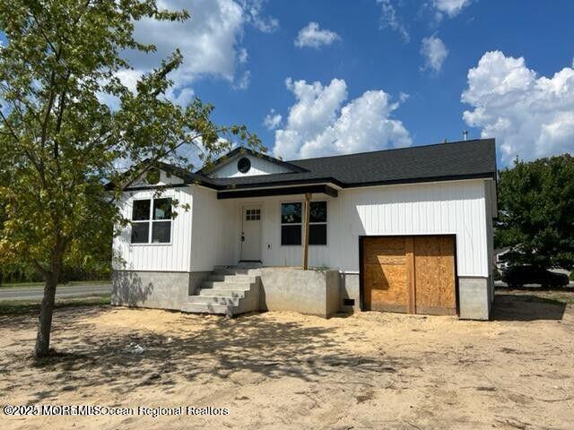 553 Ocean Gate Drive Ocean Gate, NJ 08740 - Photo 2 of 25 a front view of a house with a yard and garage