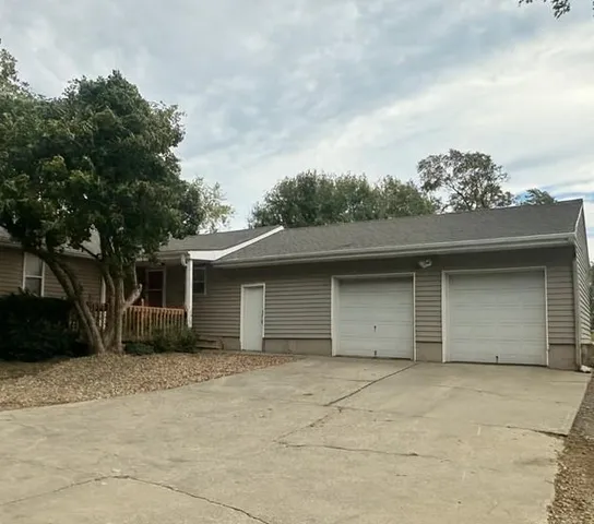 $399,000 | 13641 Hollingsworth Road, Kansas City, KS 66109