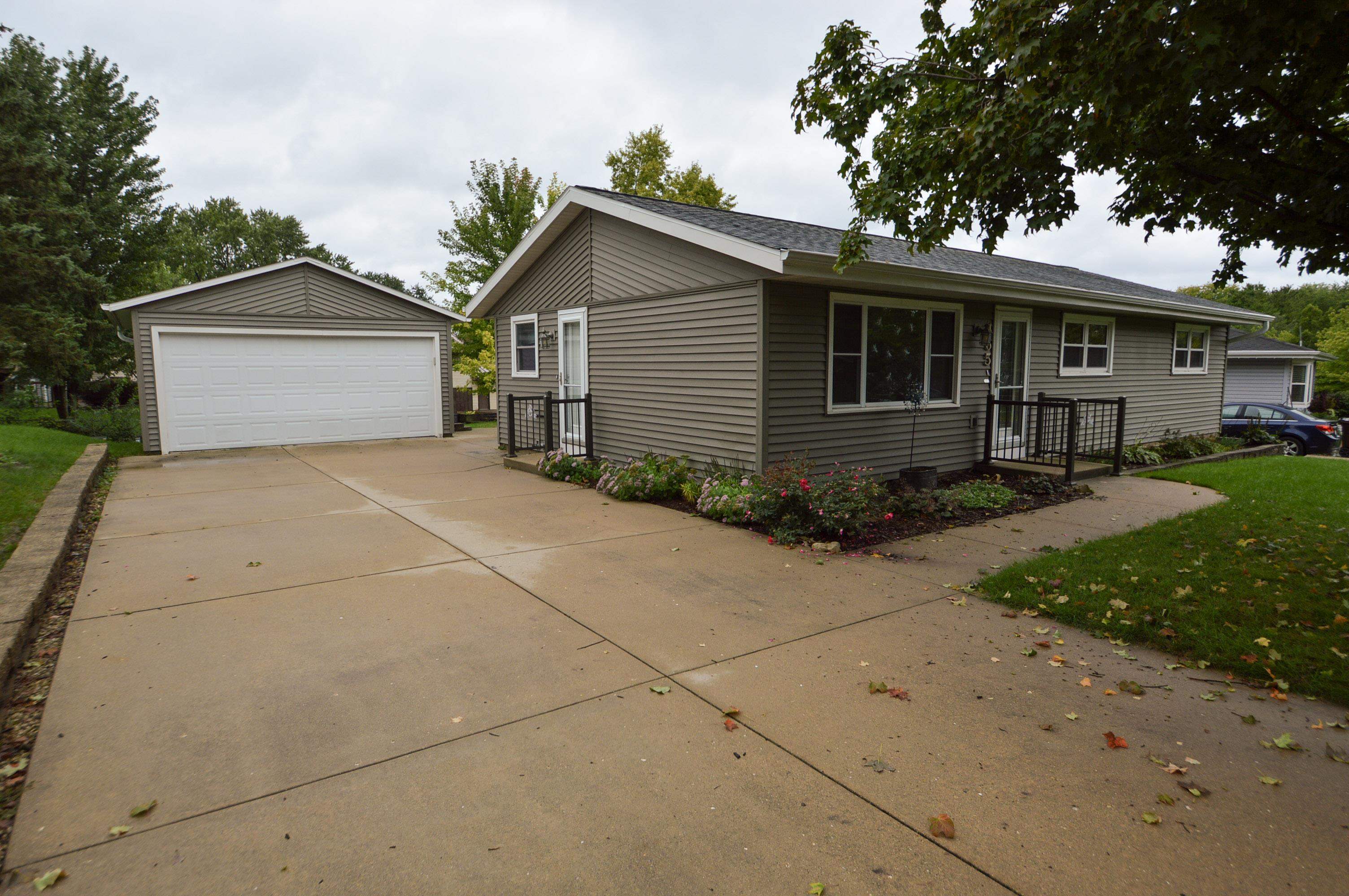 465 Raintree Drive Fort Atkinson, WI 53538 - Photo 3 of 46 Gallery Image 3
