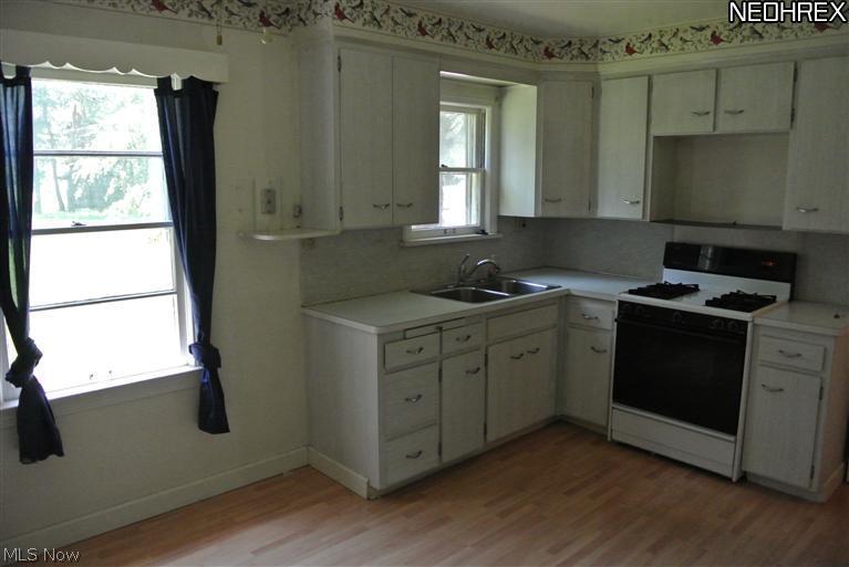 25864 Highland Road Cleveland, OH 44143 - Photo 4 of 8 kitchen
