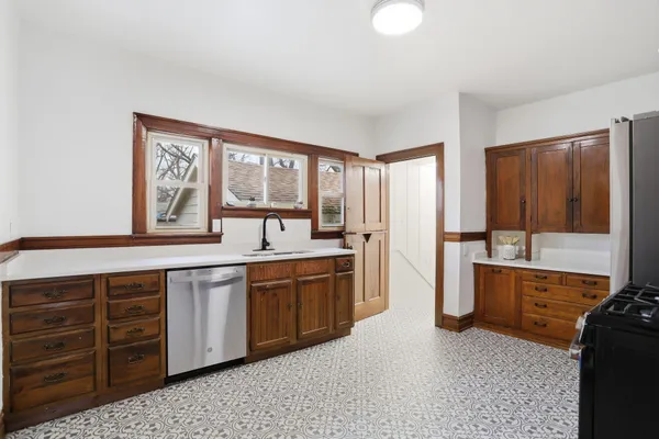 $149,900 | 16 East Cleveland Avenue, Muskegon, MI 49444