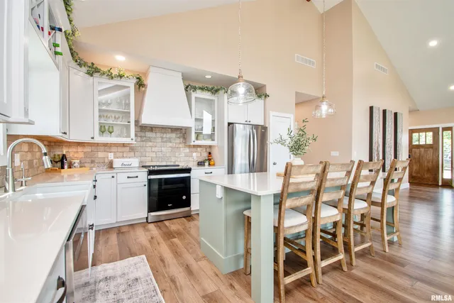 $1,100,000 | 478 Greenfield Court, Dahinda, IL 61428