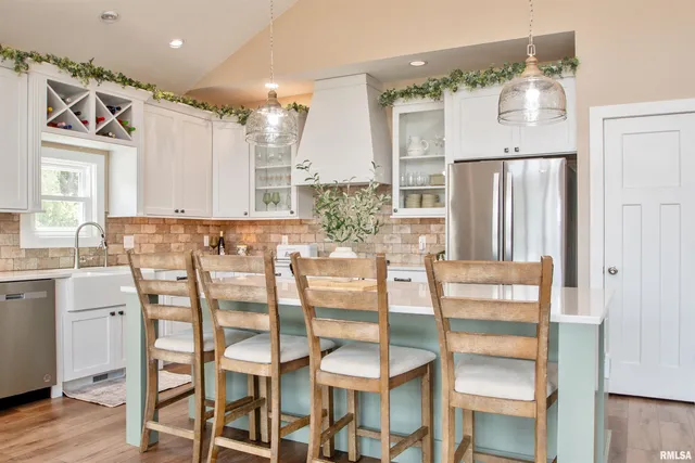 $1,100,000 | 478 Greenfield Court, Dahinda, IL 61428