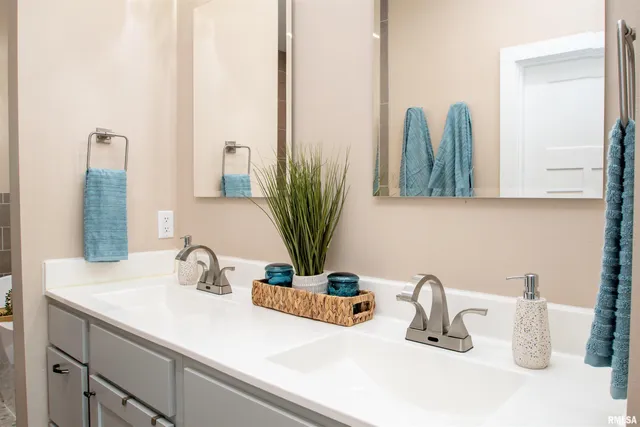 $1,100,000 | 478 Greenfield Court, Dahinda, IL 61428