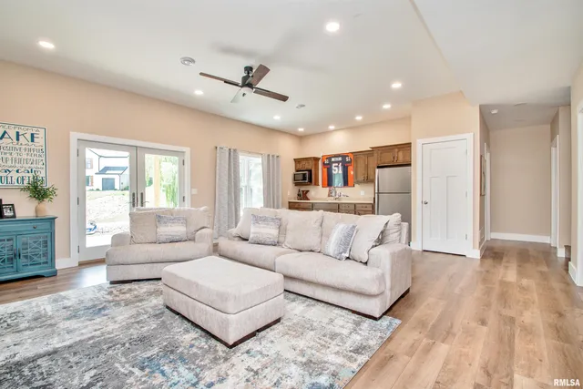 $1,100,000 | 478 Greenfield Court, Dahinda, IL 61428