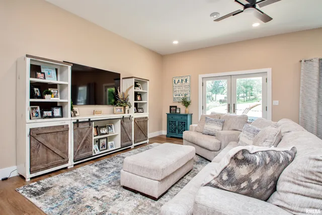 $1,100,000 | 478 Greenfield Court, Dahinda, IL 61428