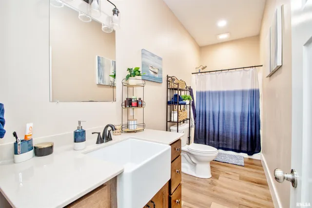 $1,100,000 | 478 Greenfield Court, Dahinda, IL 61428