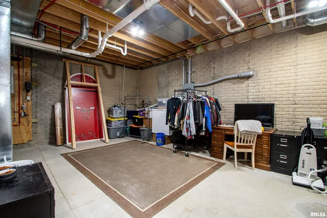 $1,100,000 | 478 Greenfield Court, Dahinda, IL 61428