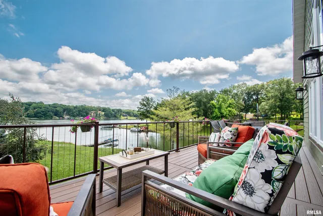 $1,100,000 | 478 Greenfield Court, Dahinda, IL 61428