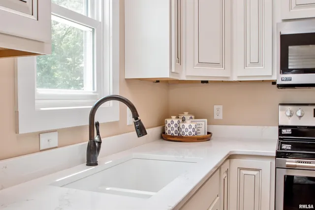 $1,100,000 | 478 Greenfield Court, Dahinda, IL 61428