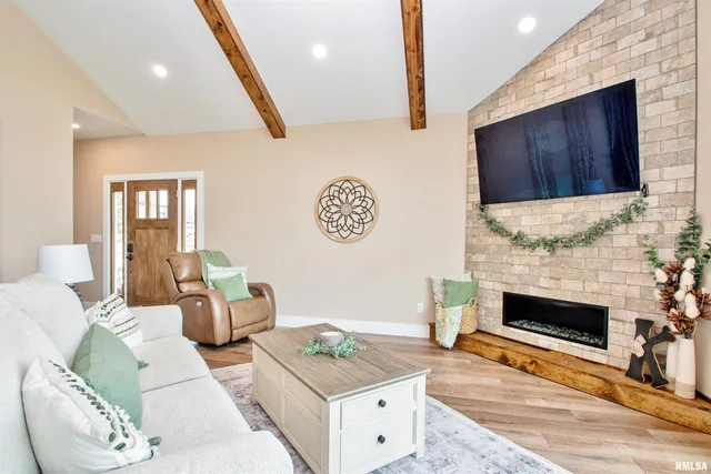 $1,100,000 | 478 Greenfield Court, Dahinda, IL 61428