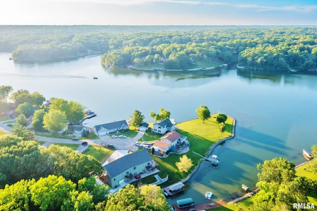 $1,100,000 | 478 Greenfield Court, Dahinda, IL 61428