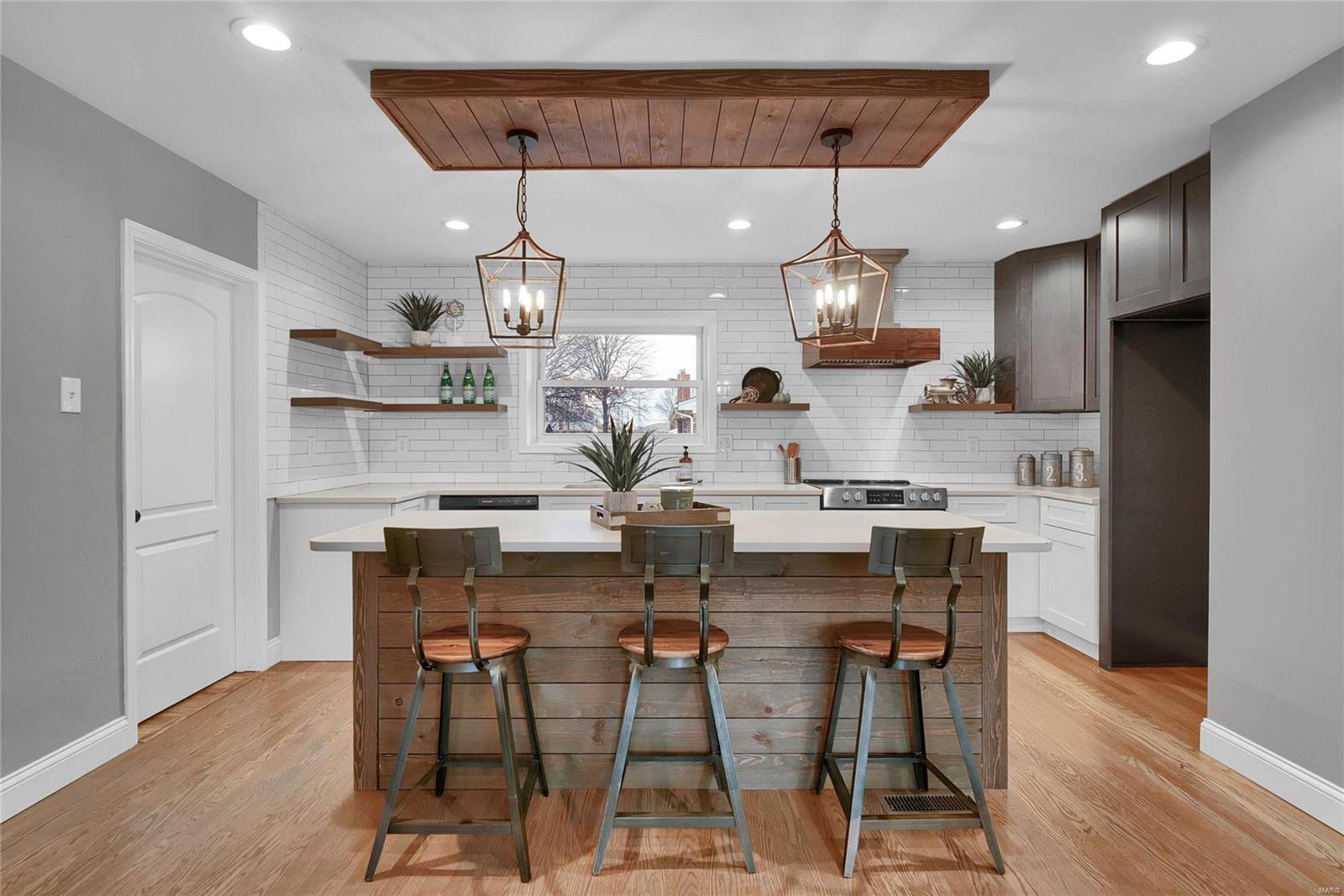 6801 Weber Road St. Louis, MO 63123 - Photo 3 of 28 Gallery Image 3